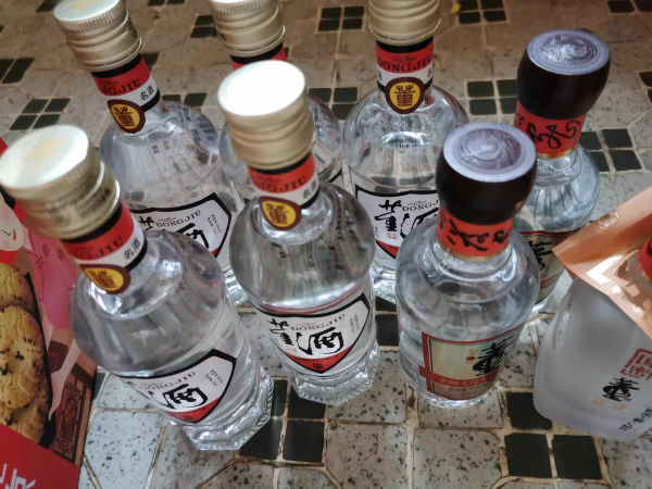 不會選白酒?行家:選白酒2大“訣竅”,純糧好酒一挑一個準 不會選白酒?行家:選白酒2大“訣竅”,純糧好酒一挑一個準