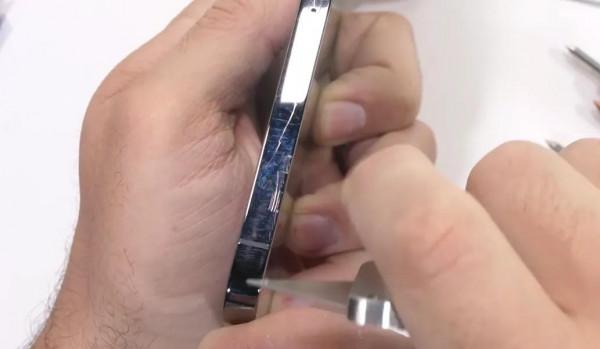 新 一代的iphone13 釋出了，你知道應該怎麼保護你的手機嗎？