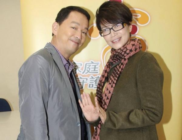 廖啟智病逝半年,妻子陳敏兒走出喪夫陰霾,露出笑臉與好友聚會 廖啟智病逝半年,妻子陳敏兒走出喪夫陰霾,露出笑臉與好友聚會