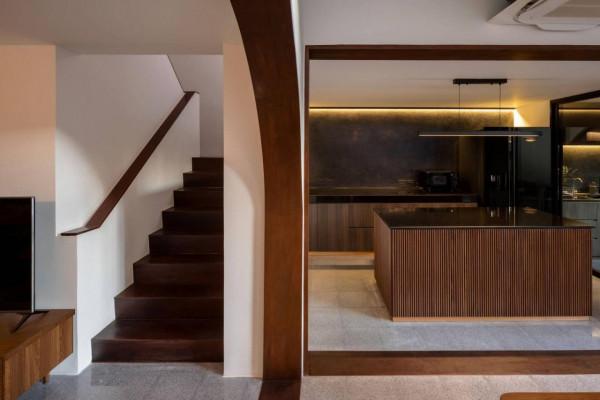 我也想給父母買這樣一套養老房，院子露臺，上下2個客廳沉穩大氣