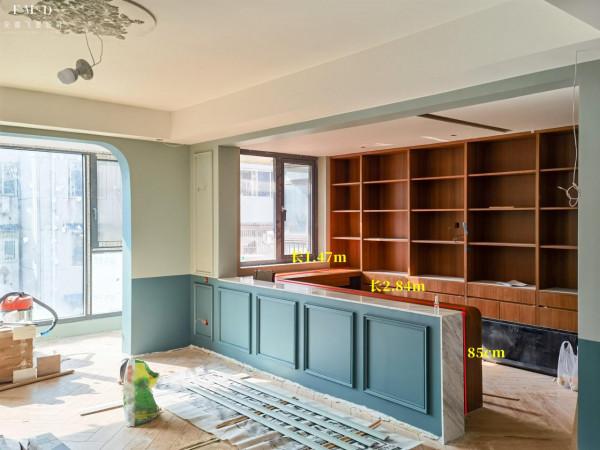 沙發牆拆掉一半,保留85公分高,打通客廳和書房成“理想大橫廳” 沙發牆拆掉一半,保留85公分高,打通客廳和書房成“理想大橫廳”