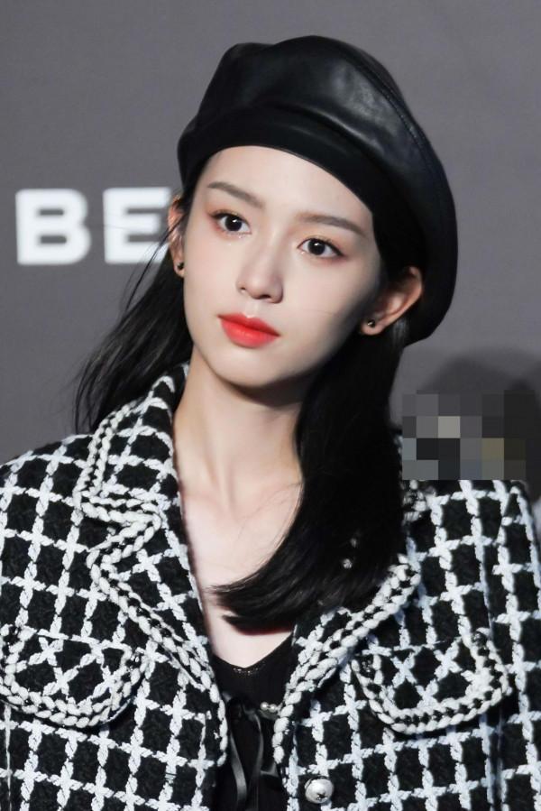 周也生圖好能打啊！救命，之前為什麼還有人說她顏值一般不好看？