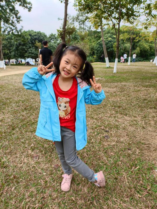 做毛衣一起帶孩子長大