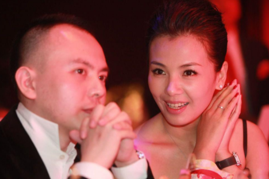 李瑋珉:頂級設計師身家不輸王珂,卻因劉濤的電梯邂逅輸的徹底 李瑋珉:頂級設計師身家不輸王珂,卻因劉濤的電梯邂逅輸的徹底