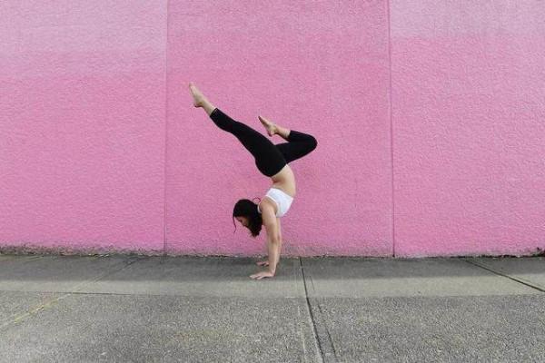 50歲的她，宛如20歲少女，如何做到的？分享保養方法給你，學起來