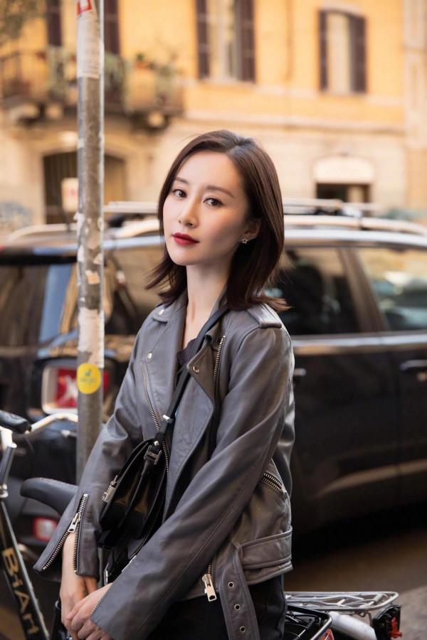 還記得《魔幻手機》裡的傻妞嗎，她就是舒暢，現在變成這樣了