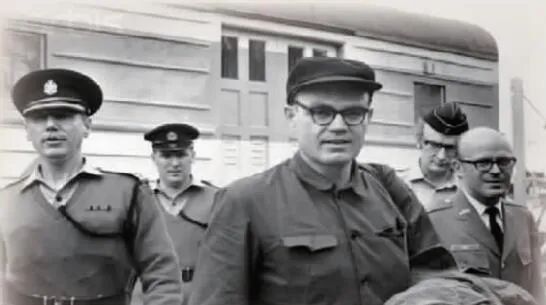 1952年抓到兩名美國間諜，美國讓聯合國向中國要人，我國回應解氣