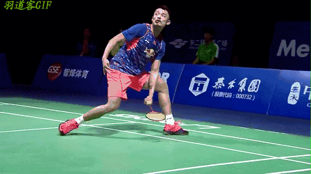 羽球后場被動步法，在被動中還擊對方回球，運用得當方可化為主動