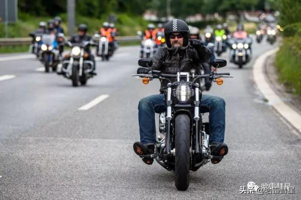 「 滾雷之聲 」數萬輛哈雷的巡遊活動 「 滾雷之聲 」數萬輛哈雷的巡遊活動