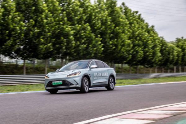 骨子裡帶著野性——場地試駕極狐阿爾法S 骨子裡帶著野性——場地試駕極狐阿爾法S