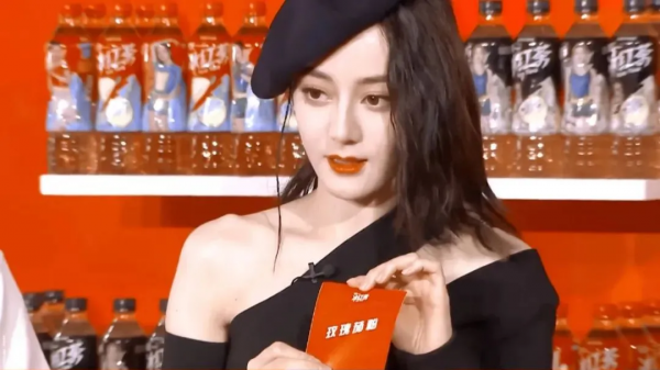 天吶！迪麗熱巴怎麼突然變醜了？​