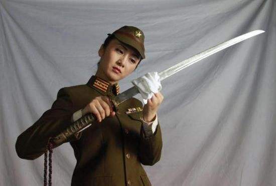 日本女兵穿軍裝為何配裙子？不僅是為了省物資，還有另一個原因