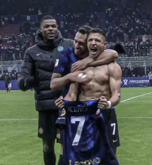 鏖戰至121分鐘後絕殺！教練狂奔慶祝，意外交部長親自祝賀張康陽