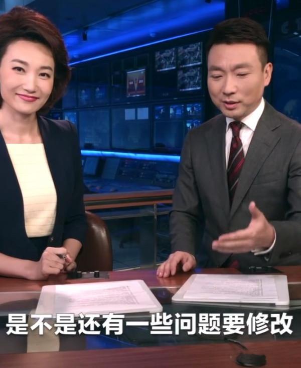 《新聞聯播》結束後,為什麼要放主持人整理稿子的畫面?漲知識了 《新聞聯播》結束後,為什麼要放主持人整理稿子的畫面?漲知識了