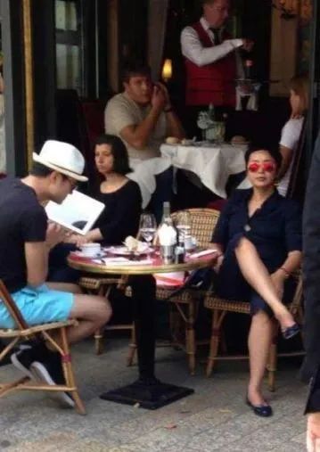 “圈中大姐大”和小鮮肉的瓜