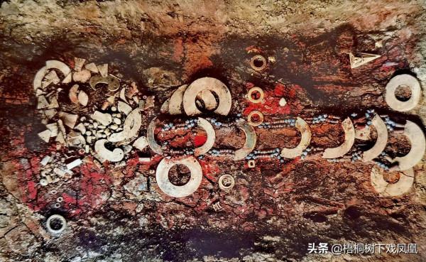 盜洞打得既準又深，考古隊發掘時跟著洞口走，取得重大考古發現