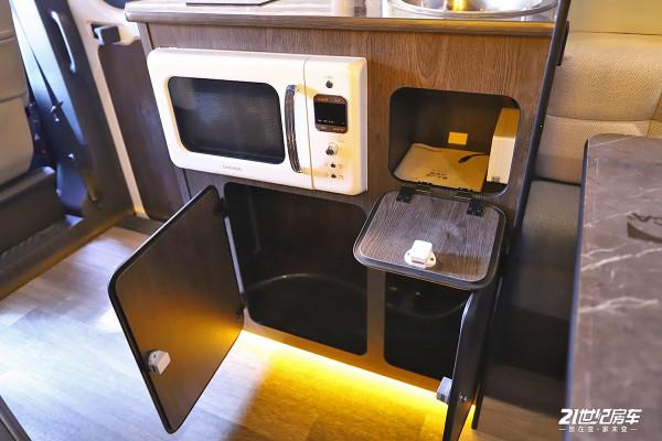 這幾款福特房車帶升頂功能，獨立衛浴和大水電配置，比寶馬3便宜