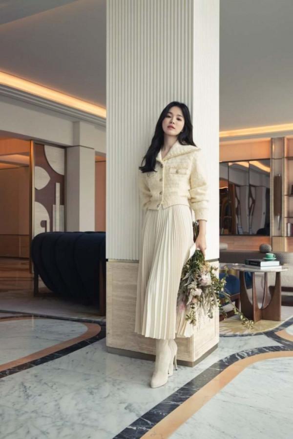 宋慧喬新劇造型真的太美了,優雅又時尚,很適合給40+女性參考 宋慧喬新劇造型真的太美了,優雅又時尚,很適合給40+女性參考