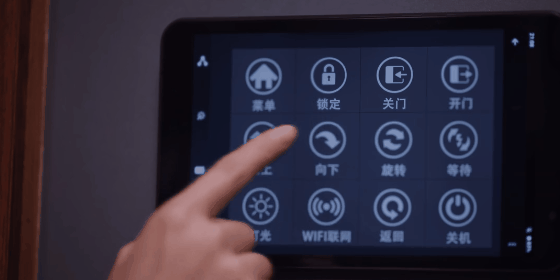 為了老婆，於途把儲物間改造成衣帽間，雙層旋轉容量大，想要同款