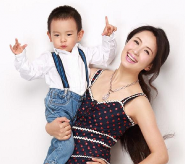 6位不靠煙燻妝黑化的“蛇蠍美人”,誰才是你的童年陰影? 6位不靠煙燻妝黑化的“蛇蠍美人”,誰才是你的童年陰影?