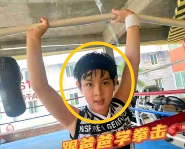 42歲吳尊曬愛子拳擊照,網友:這相似度,說“複製貼上”不過分吧? 42歲吳尊曬愛子拳擊照,網友:這相似度,說“複製貼上”不過分吧?