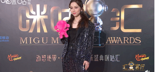 周杰倫少女心過頭，李宇春土得不客氣，音樂盛典，辣我的眼