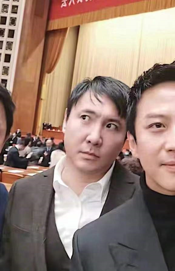 鄧超曬文代會合照：杜江眼大驚人，靳東笑出牙齦，吳京鼻孔吸睛