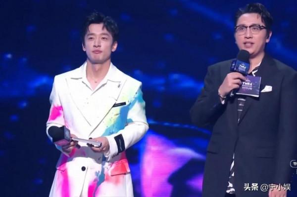 一場音樂盛典8位明星遭遇尷尬，暴露娛樂圈三大真實現狀