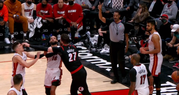 歐文迎來首秀！小波特絕殺奇才！弩機希羅大沖突，庫裡遇到大麻煩