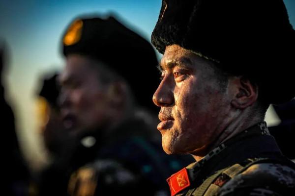 武警部隊的21式作訓服，換上了