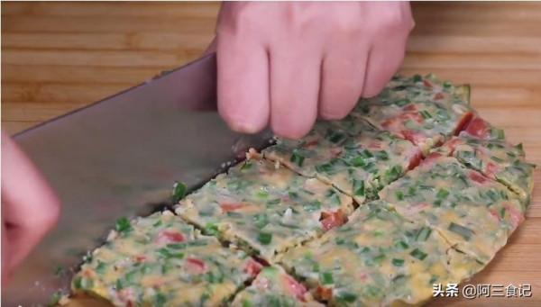 1把韭菜2個西紅柿,不用炒不烙餅,鮮香味美,一口一個超解饞 1把韭菜2個西紅柿,不用炒不烙餅,鮮香味美,一口一個超解饞