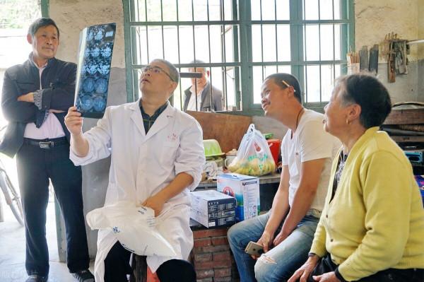 老年人摔一跤就能骨折？人老後，3種肉要捨得吃，對身體很有好處