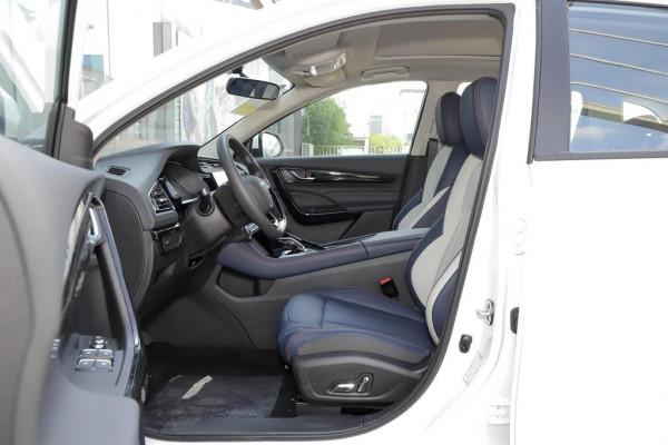 東風風神AX7，價格實在，5座佈局，配1.5T發動機，適合年輕人