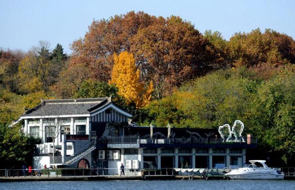 小雪日是誰打翻了大自然的調色盤讓張公湖初冬如此動人