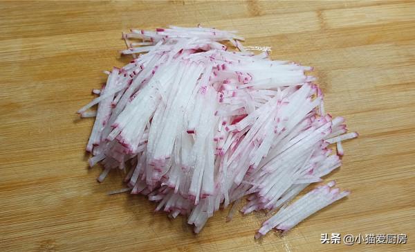 涼拌蘿蔔絲，很多人第一步就做錯了，教你正確做法，清脆爽口好吃