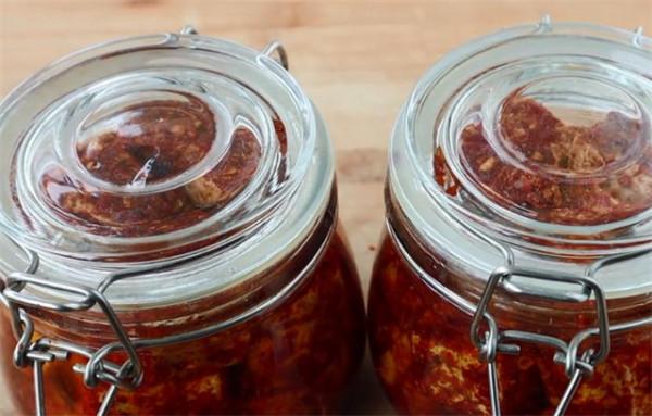 想吃豆腐乳不用買，詳細做法告訴你，香辣好吃，放15天就能吃