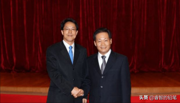 紅三代敗類蔡小洪，被英國軍情六處收買，暴露前已將妻兒移民英國