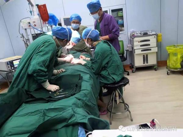 一個麻醉醫生值班的一天：守護在無影燈下的戰鬥友誼