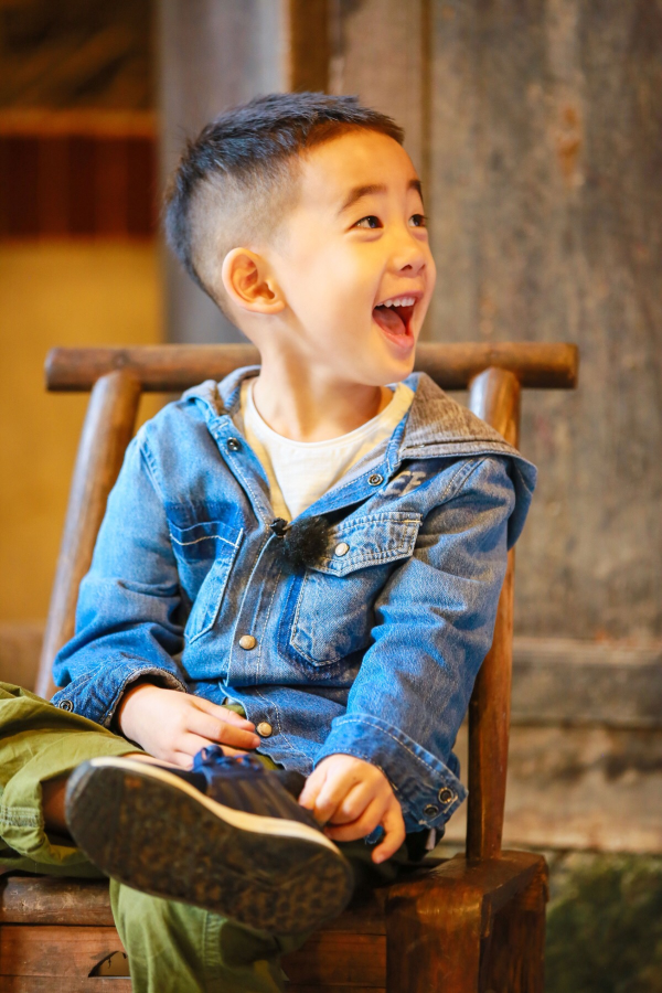 袁詠儀為兒子言論不當道歉！港星定居內地後，星二代們在哪上學？