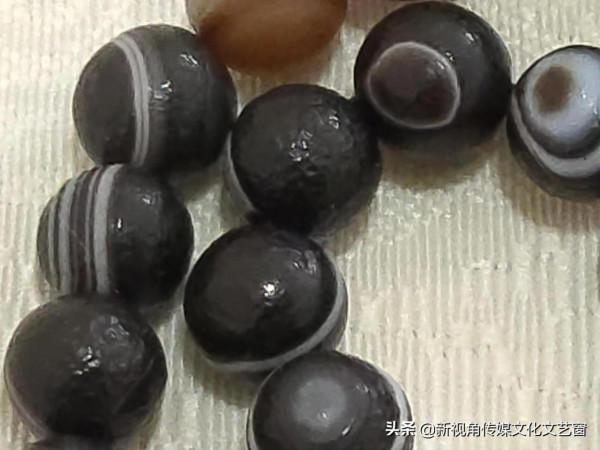 風化紋明顯的一百零八顆“天然眼”瑪瑙珠 風化紋明顯的一百零八顆“天然眼”瑪瑙珠