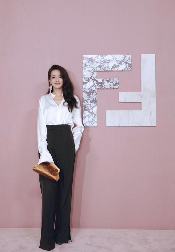 趙露思如此低調!看完了她的機場穿搭,你才會驚呼黑白配真高階 趙露思如此低調!看完了她的機場穿搭,你才會驚呼黑白配真高階