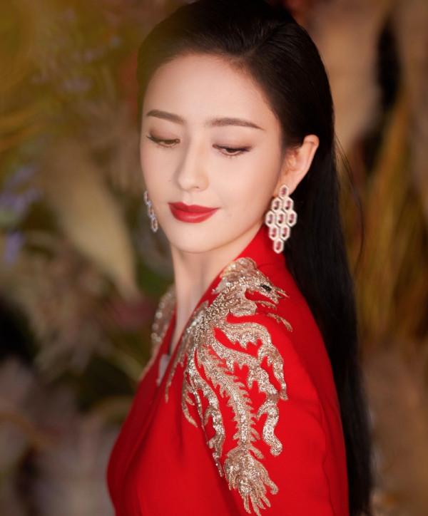 佟氏七寶車,麗日坐高閣,婭相兼尤美,粉紅女郎佟麗婭 佟氏七寶車,麗日坐高閣,婭相兼尤美,粉紅女郎佟麗婭