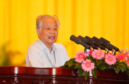 何祚庥，一位有巨大爭議的院士