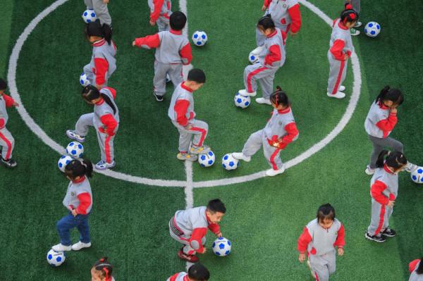 浙江長興：小朋友們的“足球特色周”