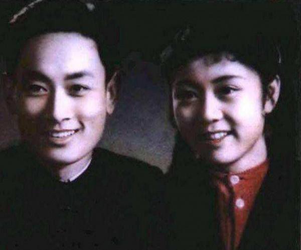 著名演員龐學勤：一代人的男神，一句承諾，照顧精神病妻子一生