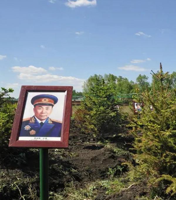 瀋陽軍區的政治部主任,39歲授少將,61歲被免職,74歲恢復軍籍 瀋陽軍區的政治部主任,39歲授少將,61歲被免職,74歲恢復軍籍