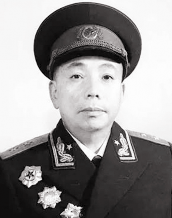 1967年過後，有兩大軍區降為省級軍區，司令員都換成了誰？