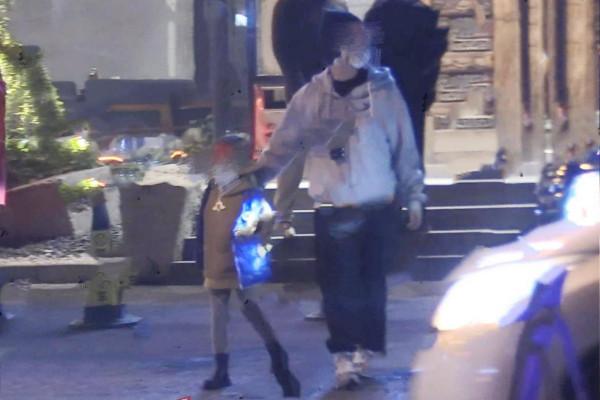 杜江帶8歲兒子與友聚會！嗯哼身材高挑成小帥哥，父子倆被誇帥氣