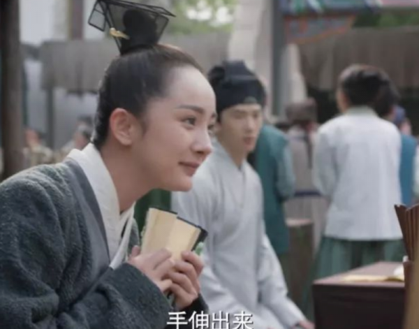 古裝女神也有“雷人”時？迪麗熱巴多次中招，劉亦菲也未能倖免