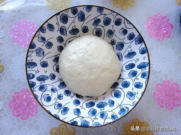 天冷,我家常做這個吃,疊一疊,烙一烙,外酥裡軟層層香 天冷,我家常做這個吃,疊一疊,烙一烙,外酥裡軟層層香